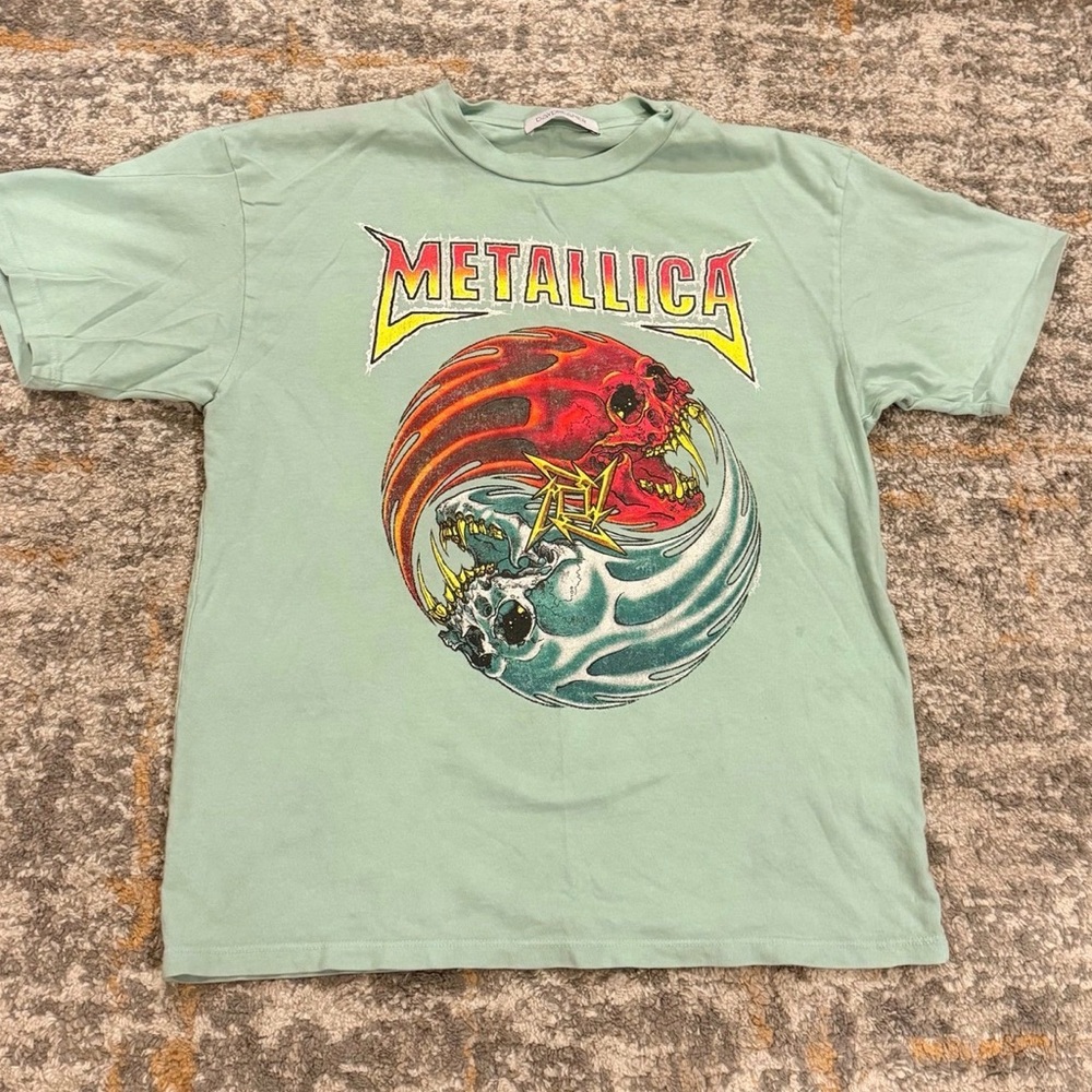 Metallica 2004 tour band tshirt graphic skulls revolve